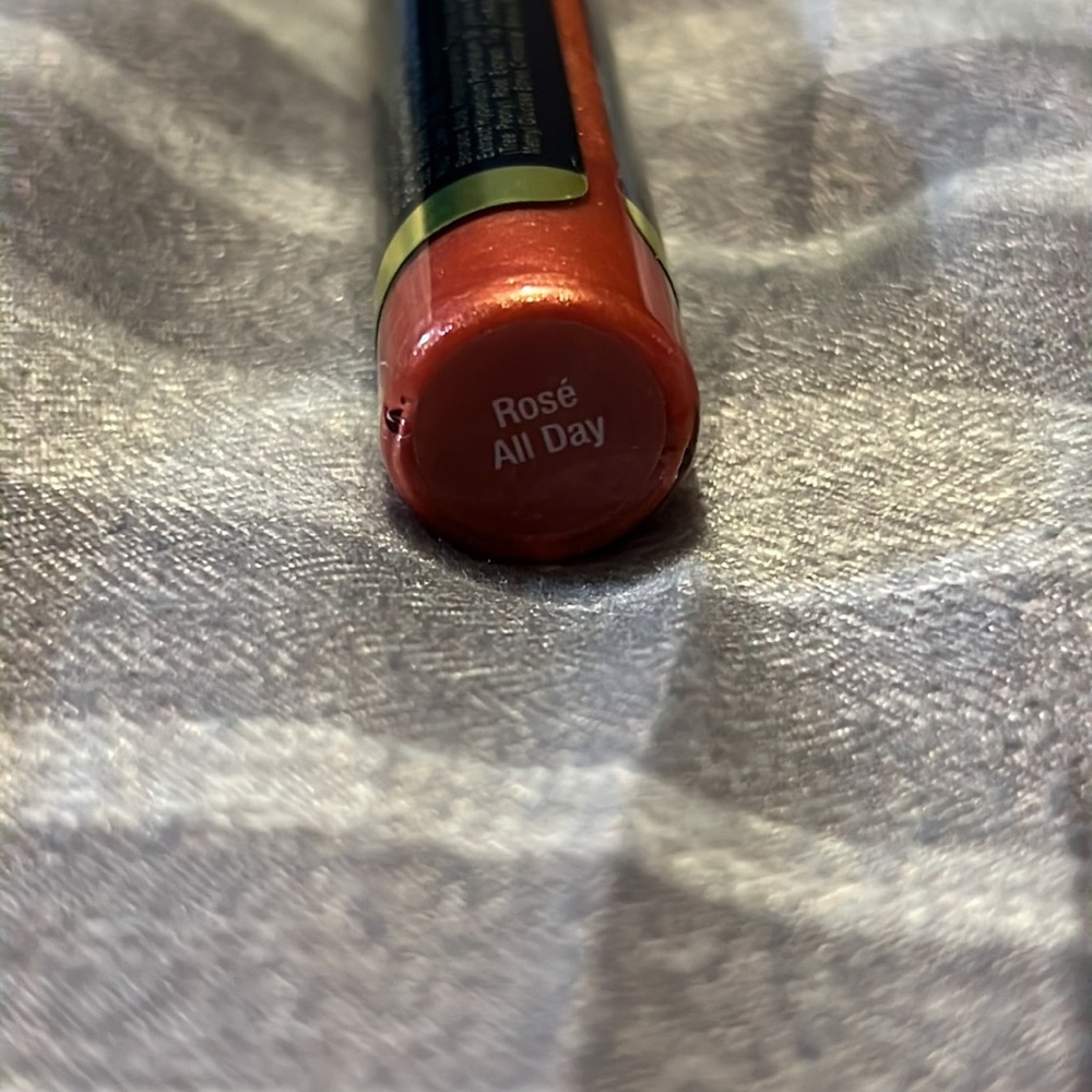 Lipsense - Picture 3 of 3